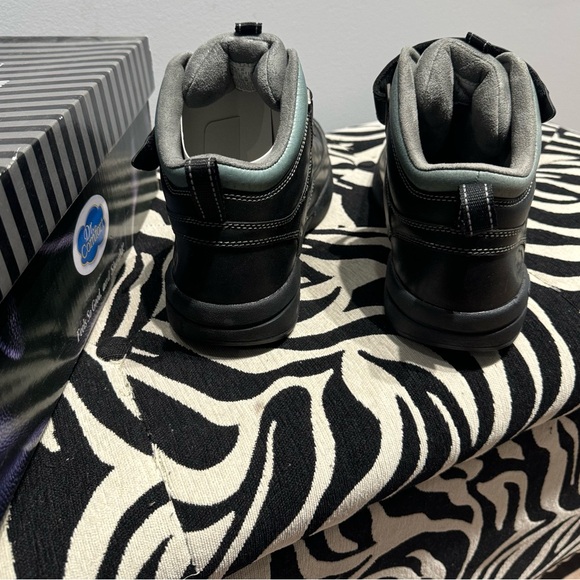 Dr Comfort Ranger hiking boot in black leather. New in box. - Picture 4 of 6